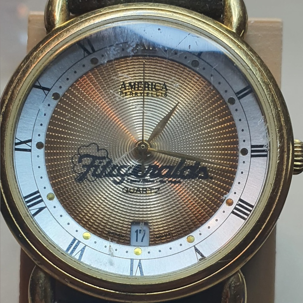 Vtg America Perry Ellis Fitzgearlds Casino Goldtone/White Leather Women's Watch